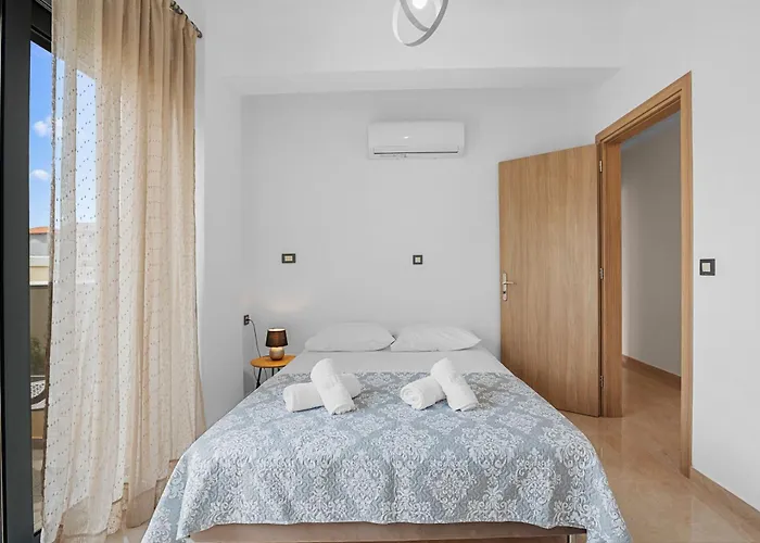 Park And Sea View With Private Pool 2 빌라 하니아