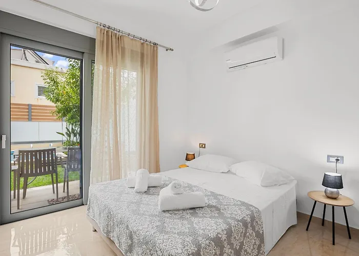 Park And Sea View With Private Pool 2 빌라 하니아